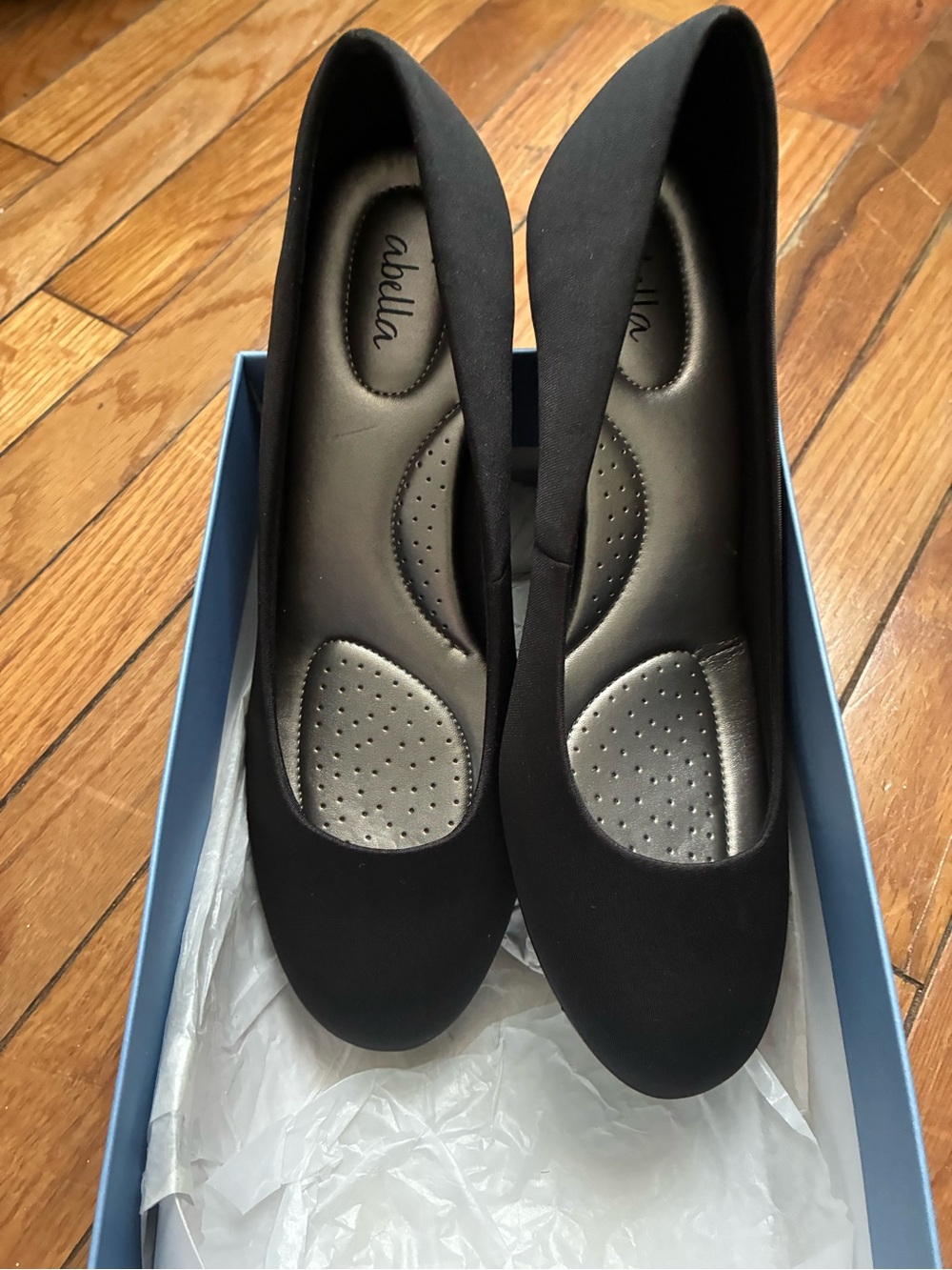 Lucy Black Mid-Heel Women's Pumps